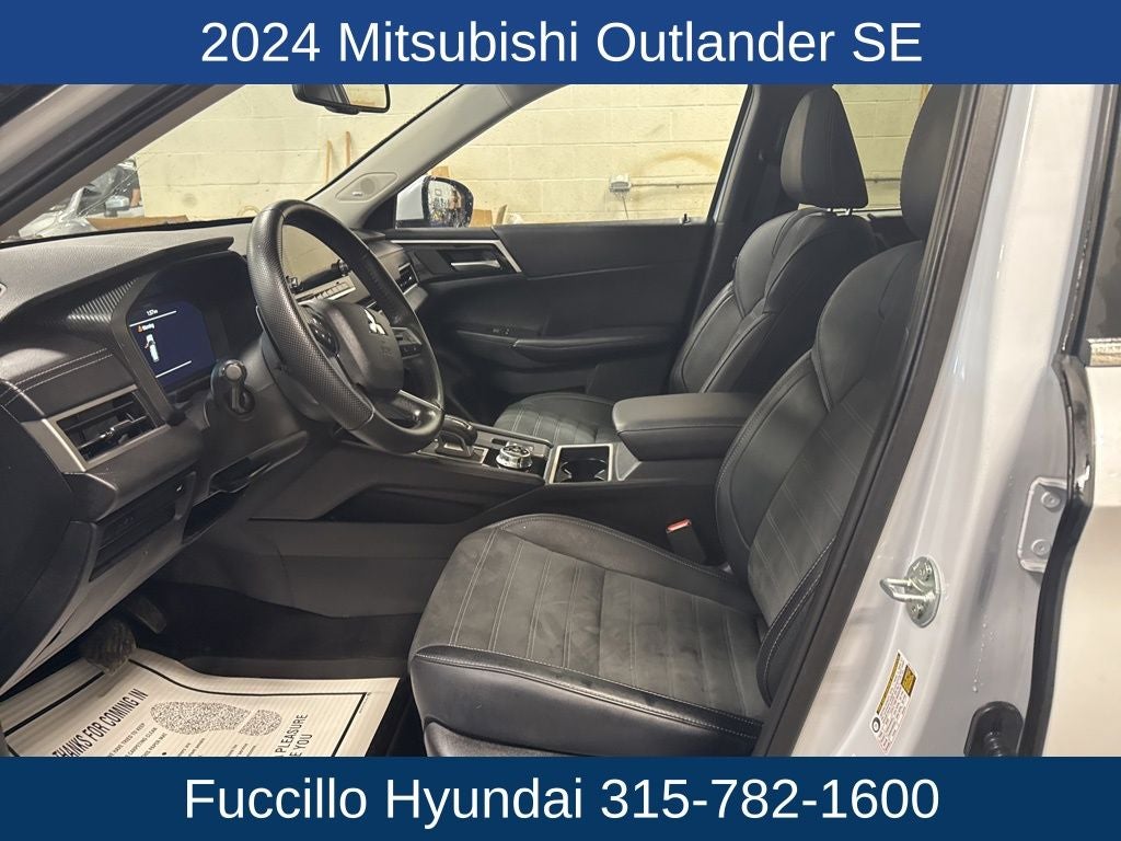 2024 Mitsubishi Outlander SE
