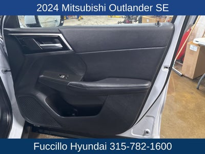 2024 Mitsubishi Outlander SE